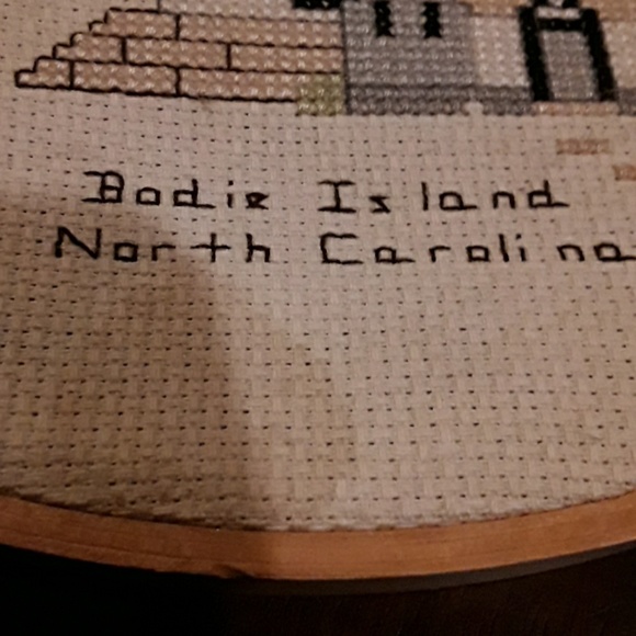 BODIE ISLAND  NORTH CAROLINA  EMBROIDERY  HANGING. - Picture 4 of 4